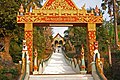 Houay Xay-Wat Jom Khao Manilat-06-Treppe-gje.jpg