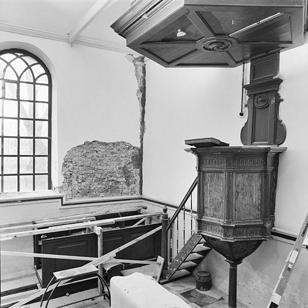 File:INTERIEUR, OOSTMUUR, PREEKSTOEL - Feerwerd - 20273945 - RCE.jpg