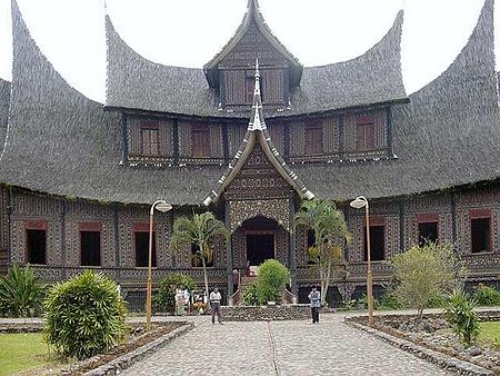 Fail:Indonesia-Pagaruvung_Palace.jpg