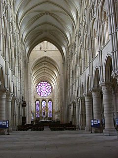 Estilización de las formas en la catedral de Laon]]El nuevo sistema constructivo, eficiente y ligero en su conjunto, permitió elevar los edificios hasta alturas inimaginables, colmando una de las aspiraciones históricas tanto de la [[arquitectura}}