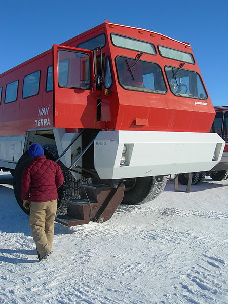 File:Ivan the Terra Bus, in Antarctica -g.jpg