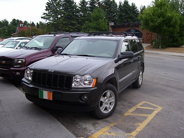 File:Jeep Grand Cherokee 2006.jpg - Wikimedia Commons