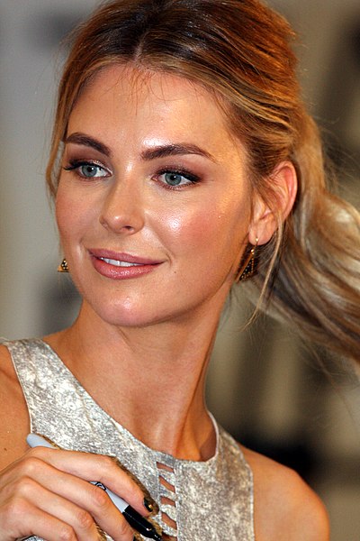 File:Jennifer Hawkins 2012.jpg