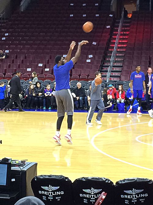 Embiid practicing with the 76ers in 2014