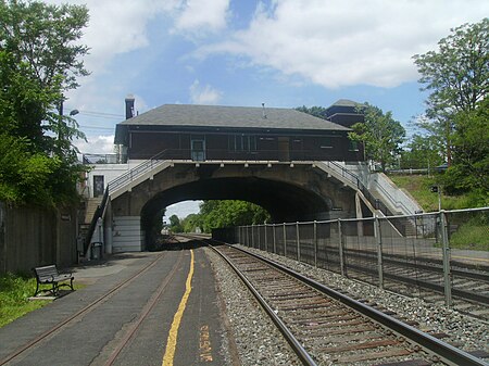 Kingsland Station facing Suffern bound