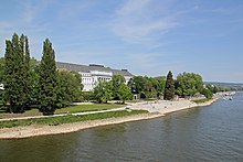 Die Rheinanlagen von Koblenz mit den Schlossstufen vor dem Kurfürstlichen Schloss