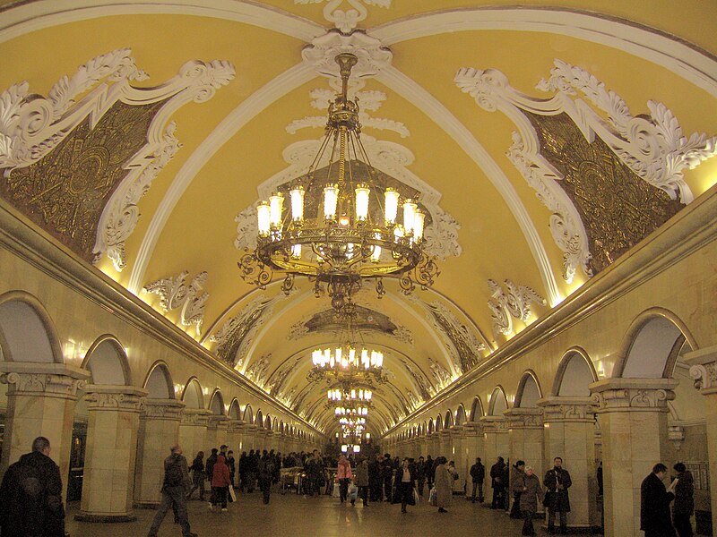 File:Komsomolskaya - 2348063574.jpg