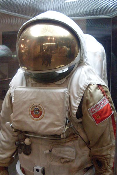 File:Krechet space suit (MMA 2011) (1).JPG