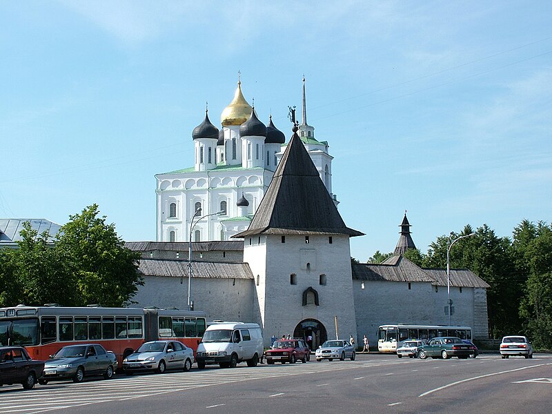 File:Kremlin in Pskov 1.JPG