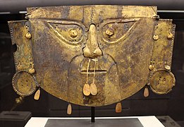 Lambayeque (Perú), máscara de cobre cubierta con lámina de oro, ca 1200 d.C.