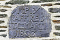 Lampaul-Guimiliau : la fontaine Sainte-Anasthasie, inscription et date (1803)