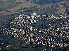 Larbert en Stenhousemuir vanuit de lucht (geograph 5229642).jpg