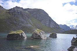 Le lac de Louvie.jpg