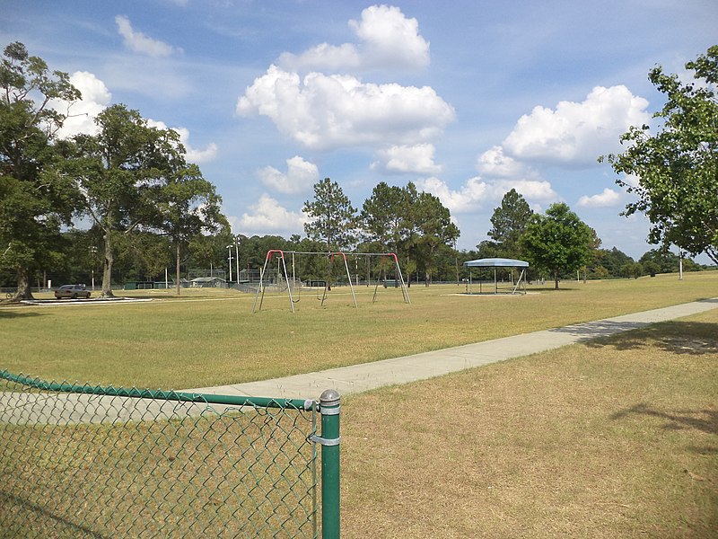 File:Lebron Eubanks Memorial Park walking track.JPG