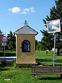 Čeština: Kaplička s datací 1853 ve vsi Lékařova Lhota (část obce Sedlec) v okrese České Budějovice. English: Wayside shrine dated 1853 in the village of Lékařova Lhota, part of the municipality of Sedlec, České Budějovice District, South Bohemian Region, Czech Republic.