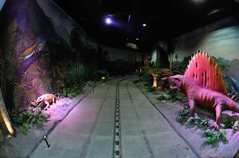 File:Life Evolved on Land - Dark Ride - Science Exploration Hall - Science City - Kolkata 2016-02-22 0186.JPG