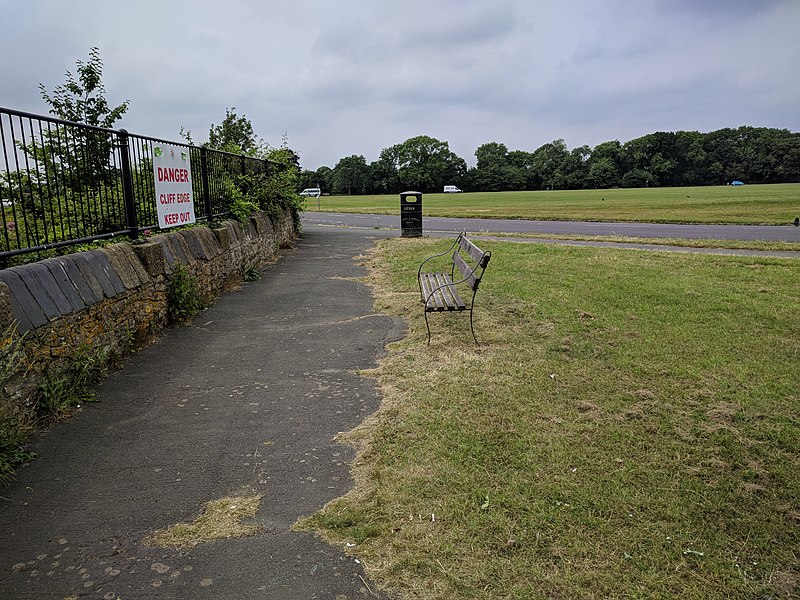 File:Long shot of the bench (OpenBenches 7224-1).jpg