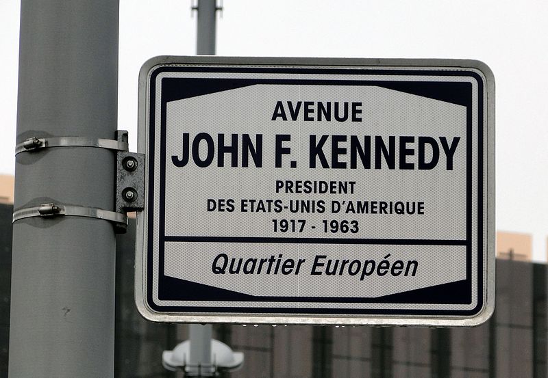 File:Luxembourg, avenue John F. Kennedy - nom de rue.JPG