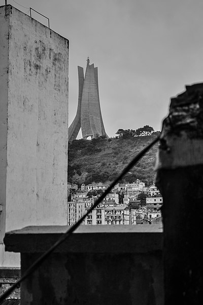 File:Makam El Chahid vu de Belcourt.jpg