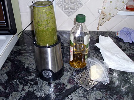 Tập_tin:Making_pesto_2.jpg