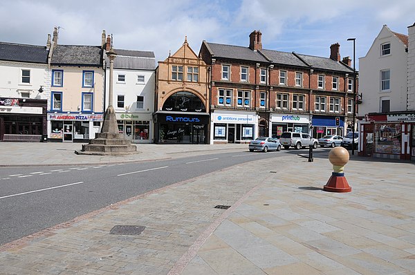 Image: Market Place, Grantham   geograph.org.uk   3591234