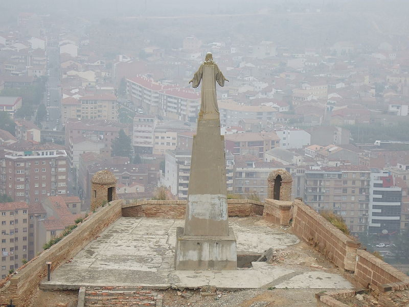 File:Monzon - Castillo - Vistas&Cristo.jpg