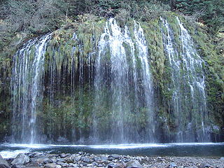 <span class="mw-page-title-main">Mossbrae Falls</span> Waterfall in California, U.S.