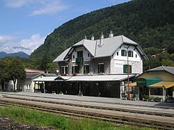 Most na Soci-Bahnhof-von Podbrdo.jpg