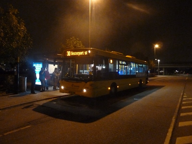 File:Movia bus line 30 at Bella Center Station 02.JPG