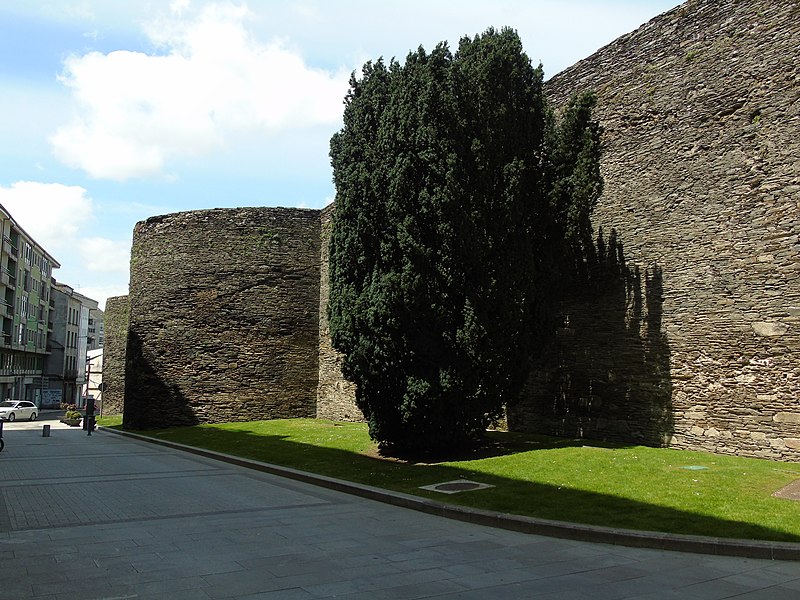 File:Muralla Romana.002 - Lugo.jpg