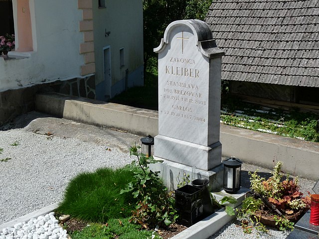 Description de l'image Nagrobnik za Carlosa in Stanislavo Kleiber, Konjšica 01.jpg.