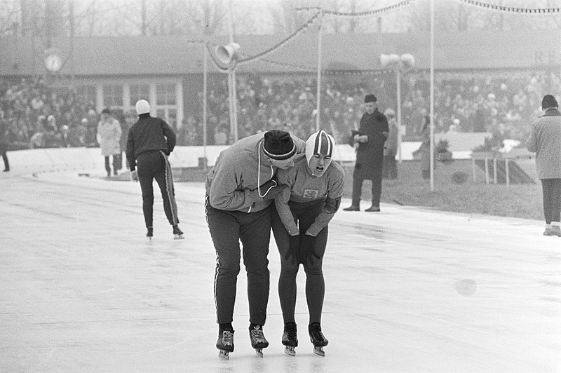 File:Nederlandse Schaatskampioenschappen dames en heren, Amsterdam Kees Broekman en , Bestanddeelnr 924-1628.jpg