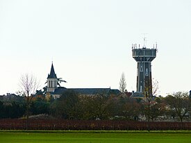 Neuville-de-Poitou église et château d'eau.JPG