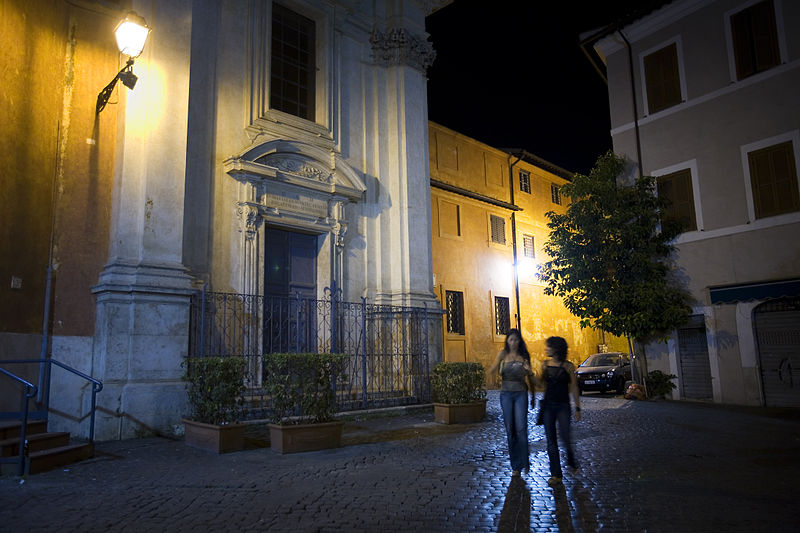 File:Night life at Trastevere, Rome - 3381.jpg