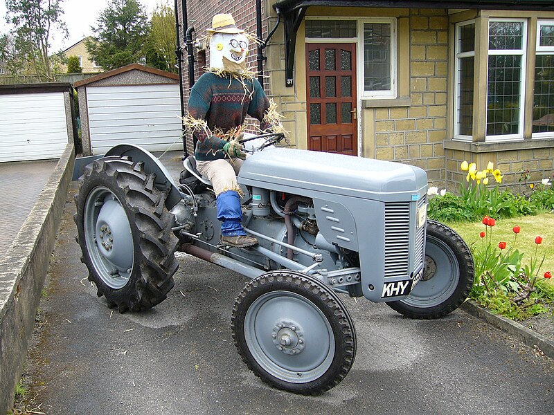 File:Northowram Scarecrow Festival 2015 61.jpg