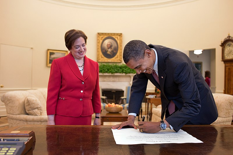 File:Obama signing Kagan's commission.jpg