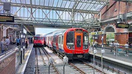 C Stock (left) and S7 Stock (right) at Hammersmith station (Circle and Hammersmith & City lines) in July 2013
