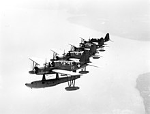 Aviones Os2u en formación escalonada 1943.jpg