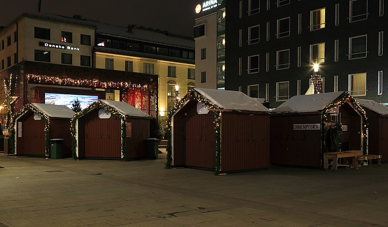 File:Oulu Central Square 20181215 01.jpg