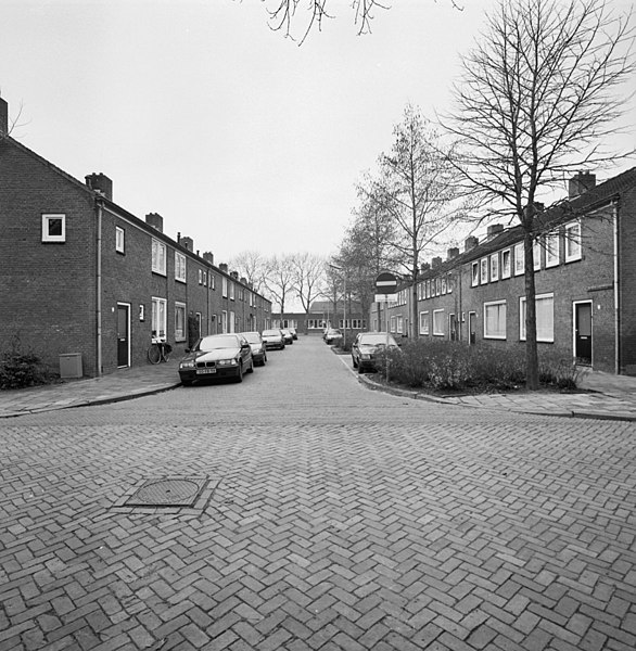 File:Overzicht straat richting Wethouderslaan - Tilburg - 20351168 - RCE.jpg