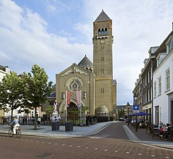 Overzicht westgevel bertemu klokketoren - 's-Hertogenbosch - 20534558 - RCE.jpg