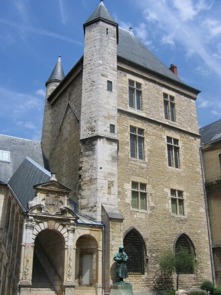 File:Palais ducs Dijon 149.jpg