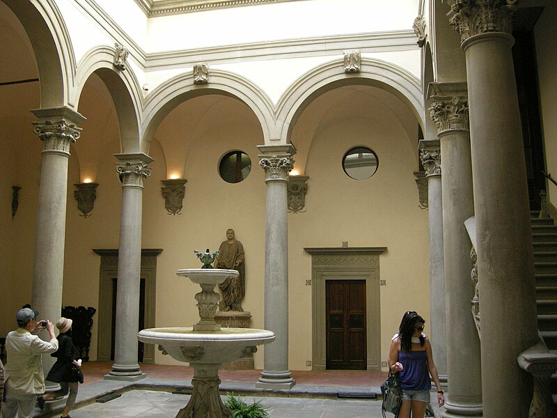 File:Palazzo gondi, cortile 03.JPG