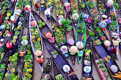 Panorama pasar terapung Lok Baintan di desa Sungai Pinang, Banjarmasin.