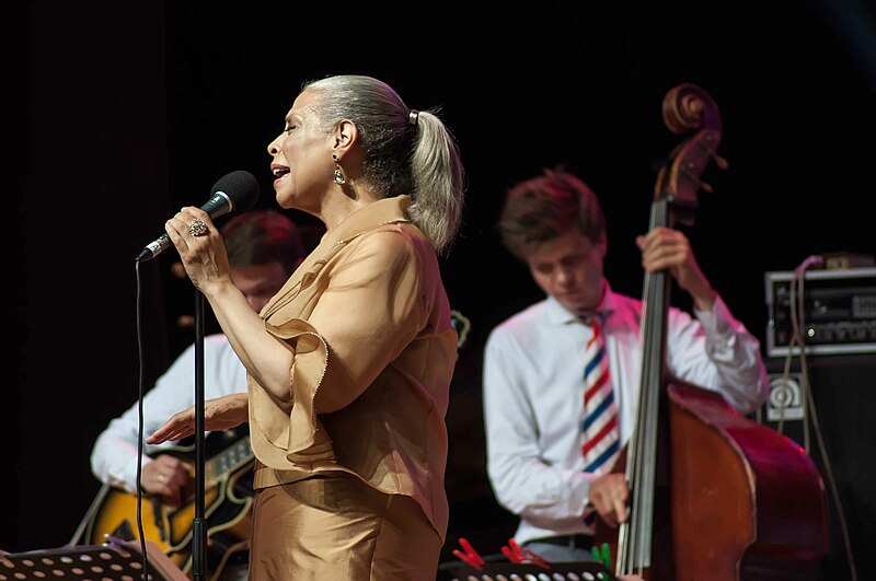 File:Patti Austin и джаз-оркестр Бутмана 09.jpg