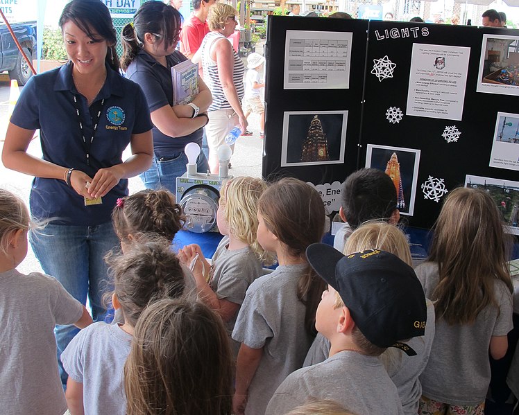 File:Pearl Harbor NEX Earth Day Expo Educates Young Minds About the Environment (17201124686).jpg