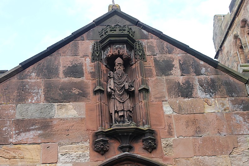 File:Penarlag - Church of St Deinol A Grade II* in Hawarden, Flintshire, Wales x77.jpg