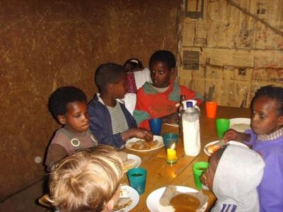 https://upload.wikimedia.org/wikipedia/commons/thumb/6/6f/Pic_4_ethiopian_children.jpg/400px-Pic_4_ethiopian_children.jpg