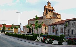 Vista de la Plaza con la iglesia al fondo.