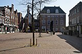 Plein met Waterpoort en Flipje & Streekmuseum